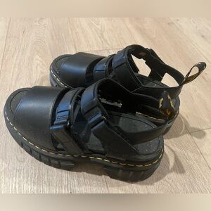 [US 8] Dr. Martens Ricki Leather 3-strap platform sandal